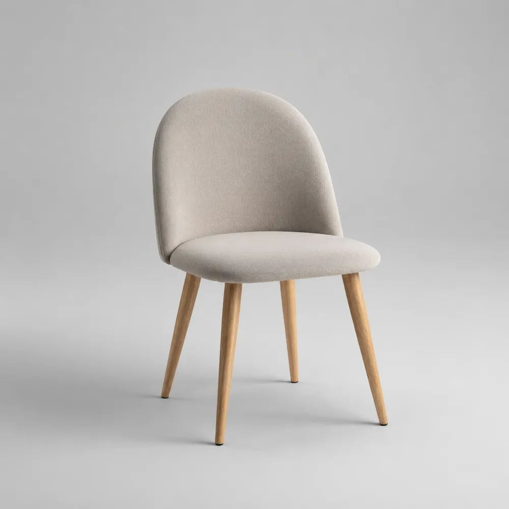 Gepolsterter Esszimmerstuhl mit Polyesterbezug und Massivholzbeinen, Beige/Natur, 49 × 57 × 82 cm